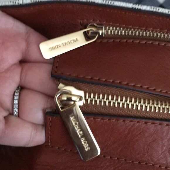 Authentic Michael Kors Hobo - Picture 4 of 5